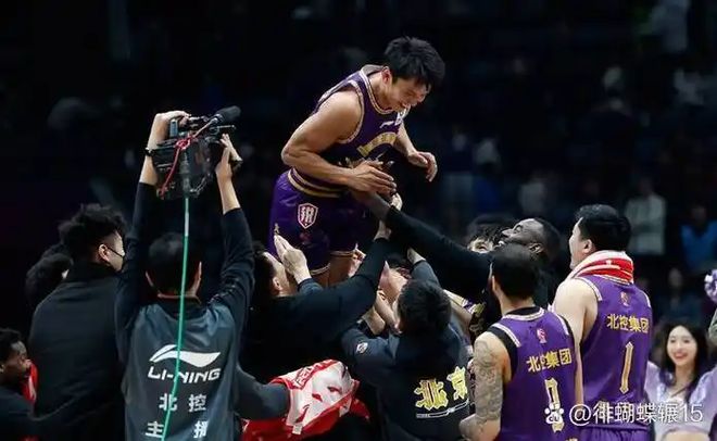 包含北京首钢双加时险胜上海久事，方硕末节独得15分成关键先的词条