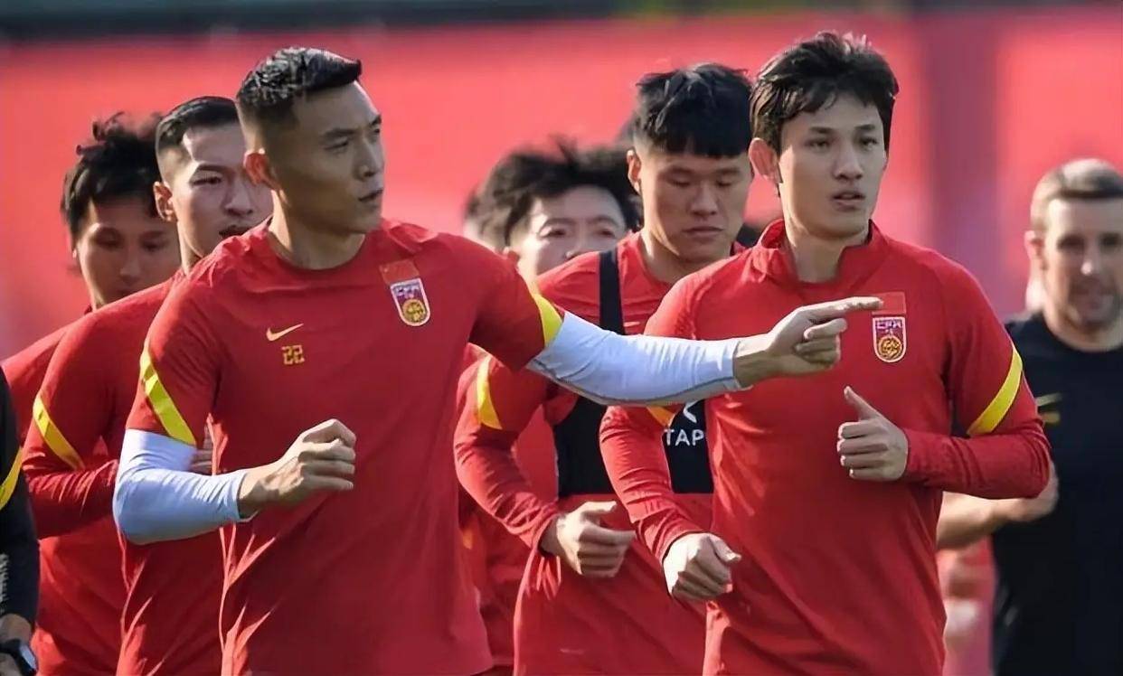 新帅上任，国足名单告诉他无法做主(国足换帅)