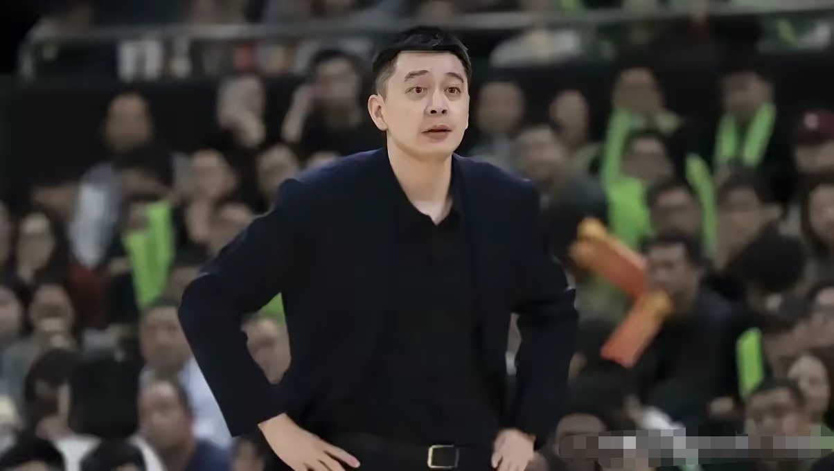 辽篮下午3点34官宣杨鸣归队!别样训练曝光,专门为了对付广东宏远?(辽篮杨鸣年轻时照片)