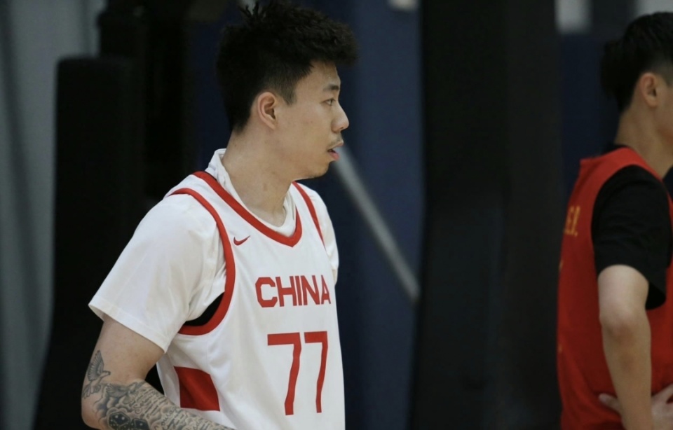 张镇麟因伤退出中国男篮集训辽宁队致谢篮协(张镇麟加盟辽篮)